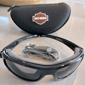 SIGNATURE Harley Davidson men Sport Performance Sunglasses - Shiny Black.